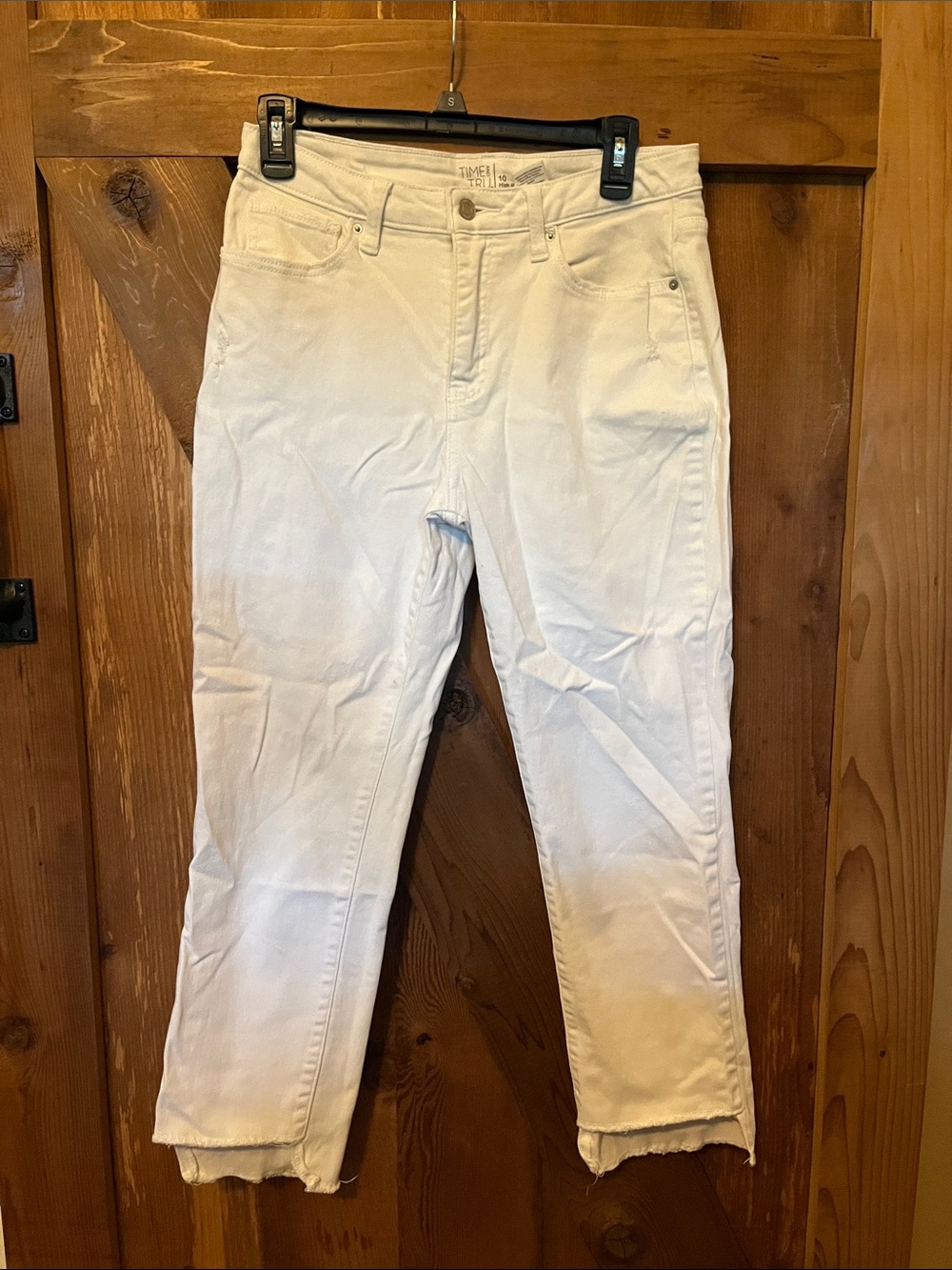 Time and Tru White Cropped Capri Pants